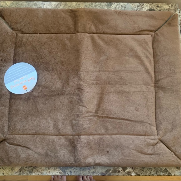 K&H Pet Products 20” x 25” Self Warming Pet Crate Pad.